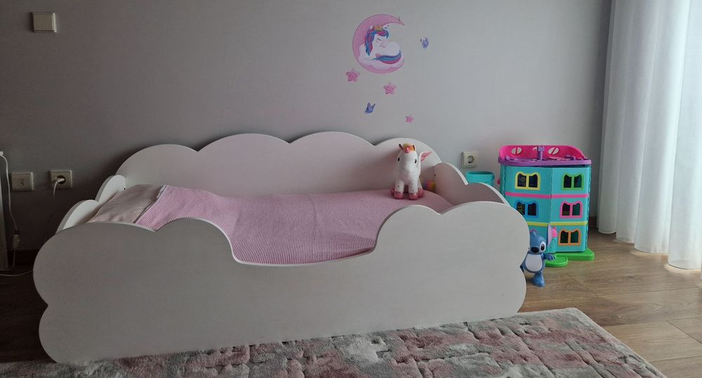 Cama de criança.  1,4m de cumprimento. Com oferta