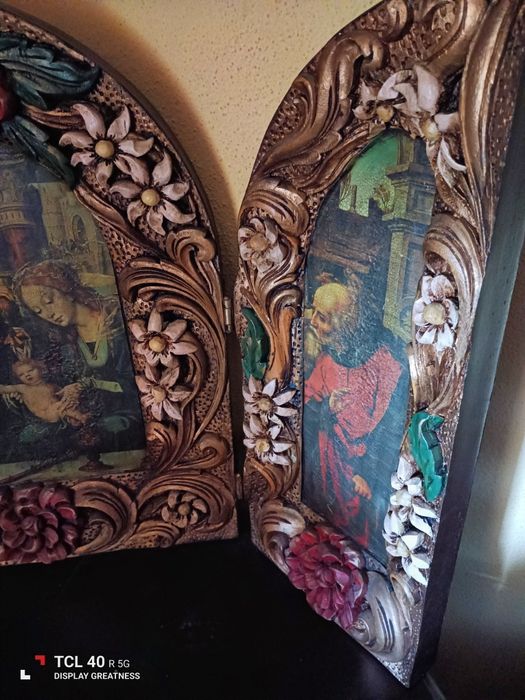 Tríptico antigo pintado à mão