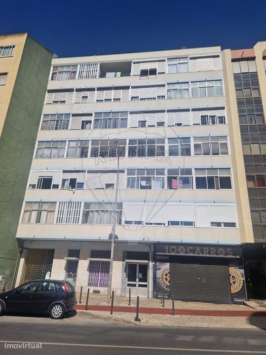 Apartamento T2 para venda — Águas Livres, Lisboa