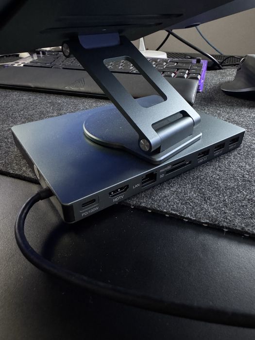 Usb-c Hub 9w1 z podstawką