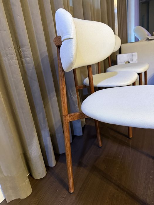 8 Cadeiras estofadas modernas – Novas