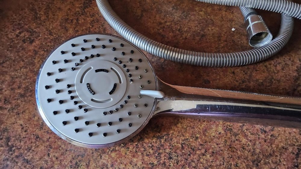 Шланг для душа длина 180 см с лейкой.