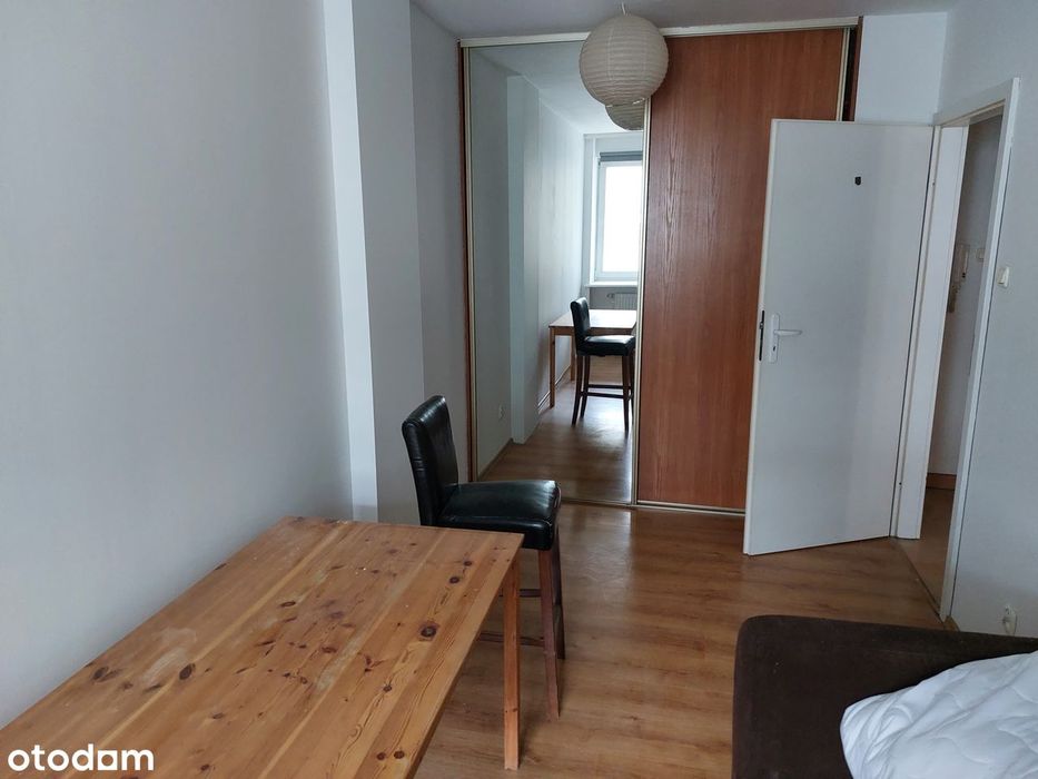 Mieszkanie 45 m² z balkonem i windą; blisko stacji kolejowej. - Więcej