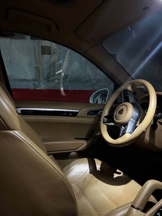 Продам  Porsche CAYENNE  2016 год