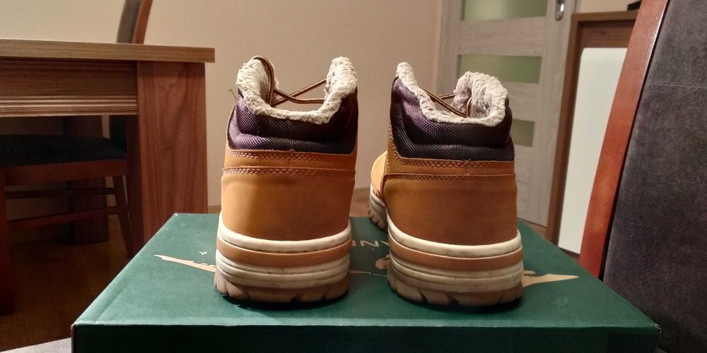 Buty zimowe jasne z futerkiem