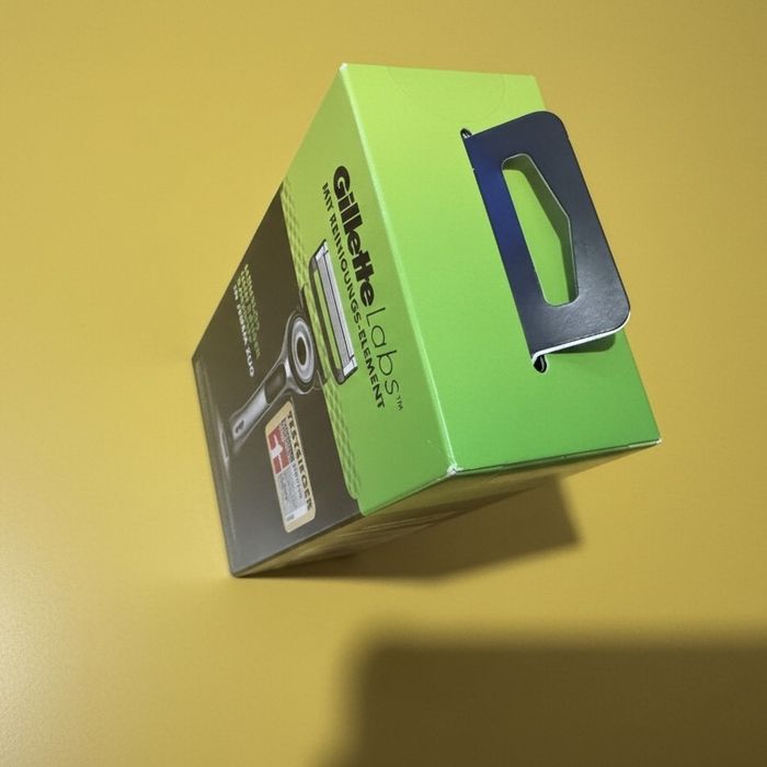 Gillette Labs – Maszynka do golenia z elementem czyszczącym