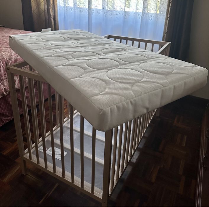 Cama e colchão IKEA
