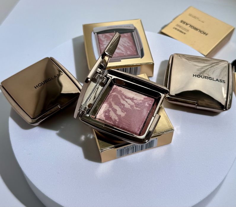 Румяна Hourglass Ambient Lighting Blush