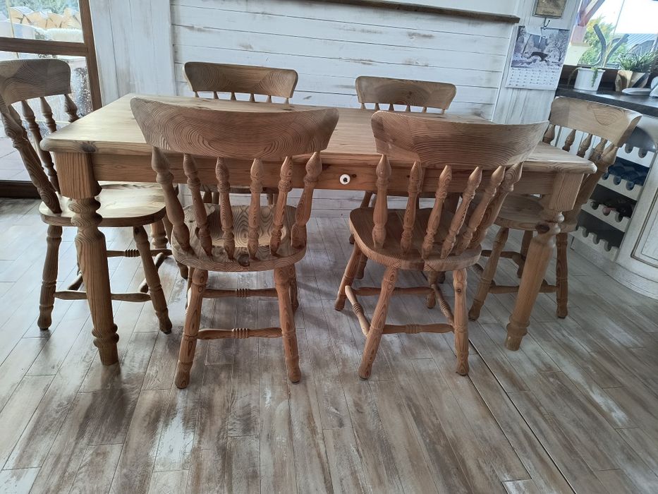 Stół drewniany z 6 krzesłami