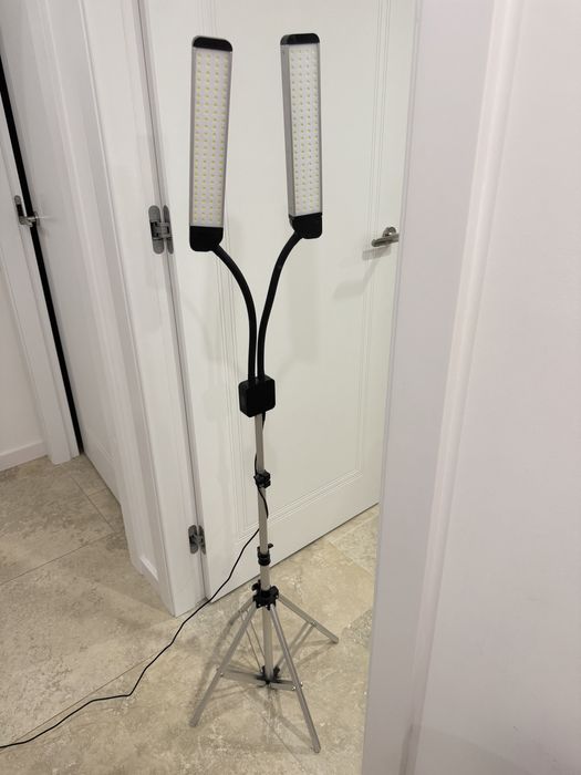 Lampa kosmetyczna np. Do rzes