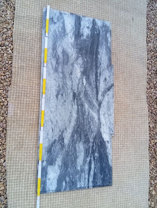 Tampo de móvel em mármore Tampo de móvel em mármore como novo

Medidas