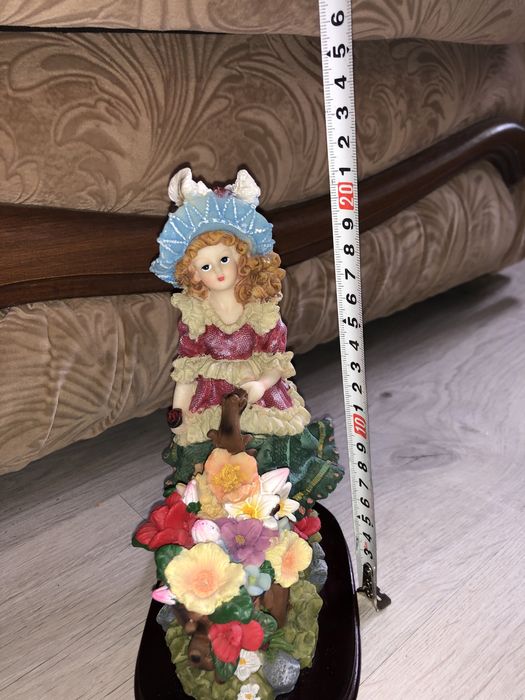 Статуэтка The Leonardo Collection девушка с цветами Англия полимер