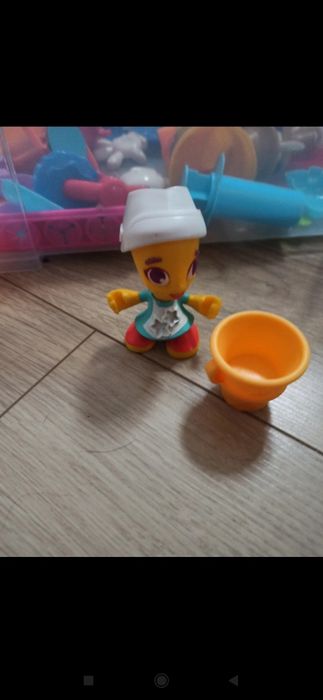 Zestaw Play-Doh plus pudełko