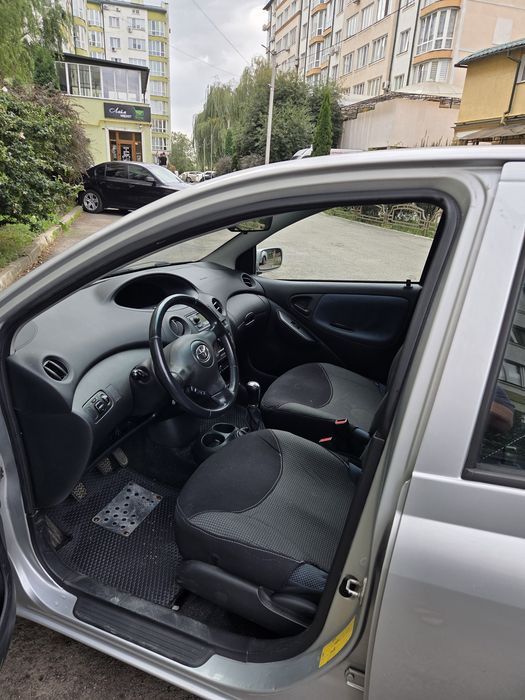 Toyota yaris 1,3 (Тойота яріс)