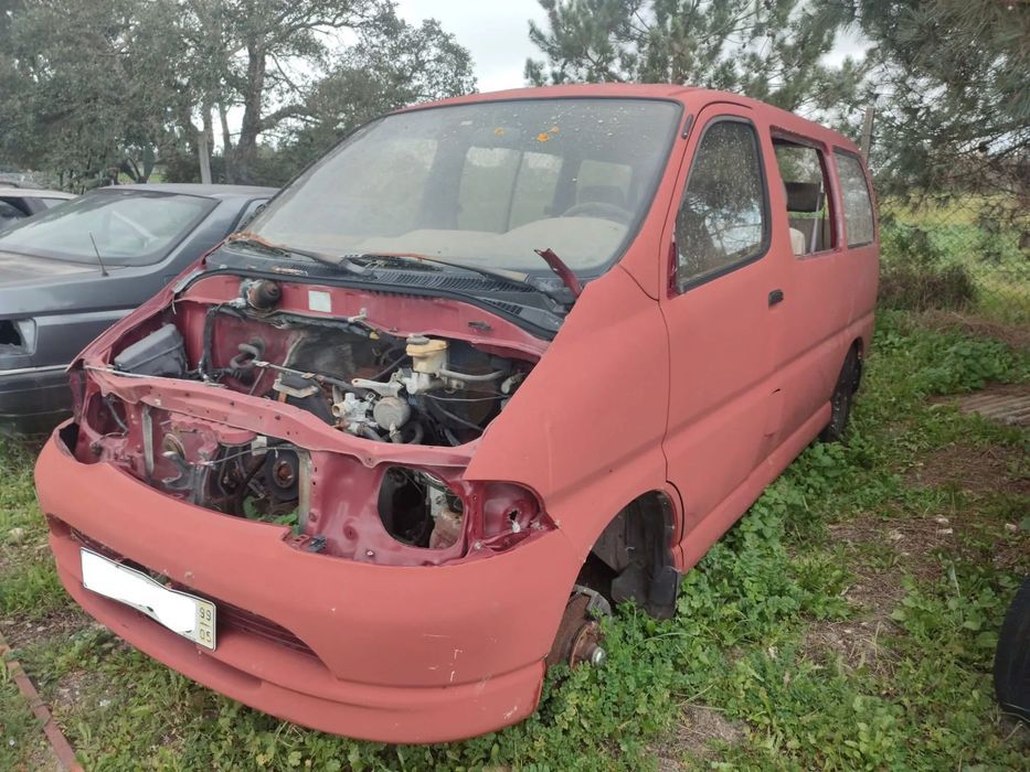 Toyota Hiace 2.4D de 1999 para peças