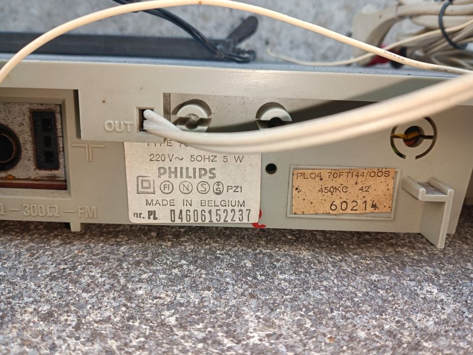 Aparelho sintonizador de rádio clássico (tuner) da marca Philips, modelo FT144