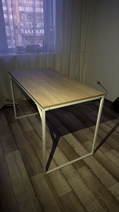 Письмовий стіл/стіл для манікюру