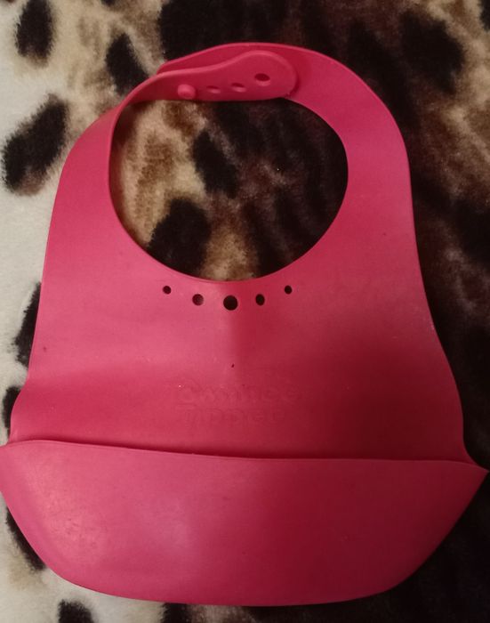 Силиконовый слюнявчик, нагрудник  tommee Tippee