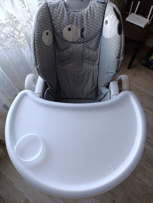 Продам стільчик для годування Chicco polly 2 start