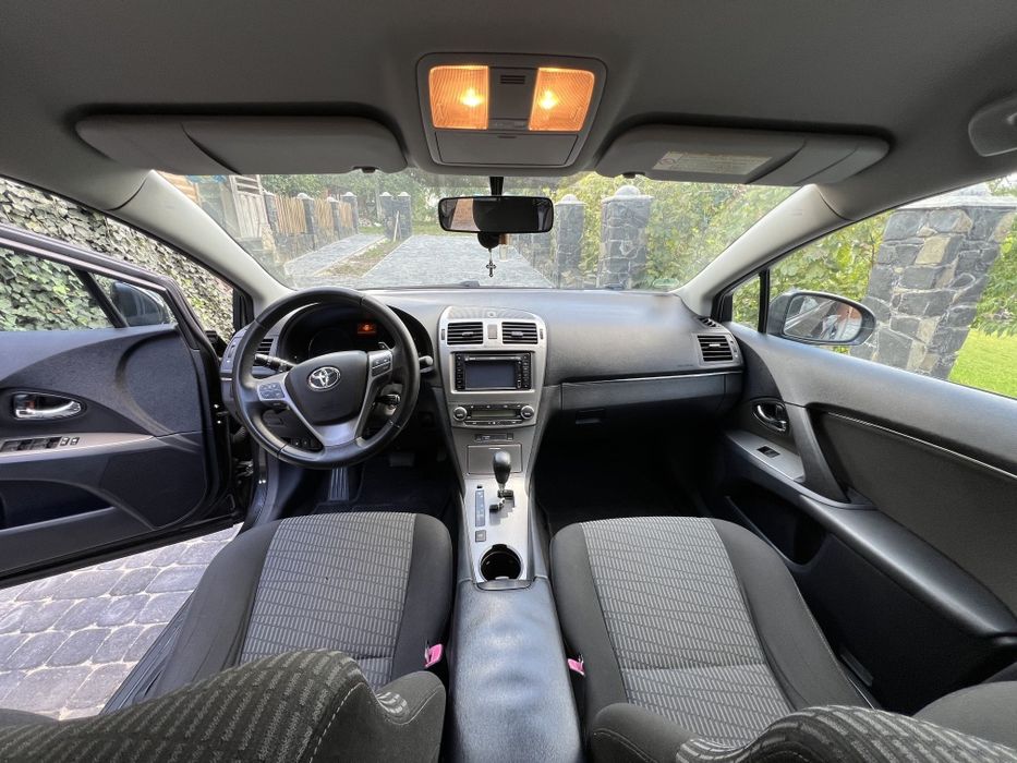 Toyota Avensis 2011 дизель автомат