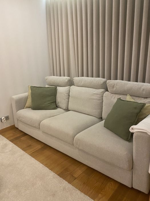 Sofá bege com 240 cm