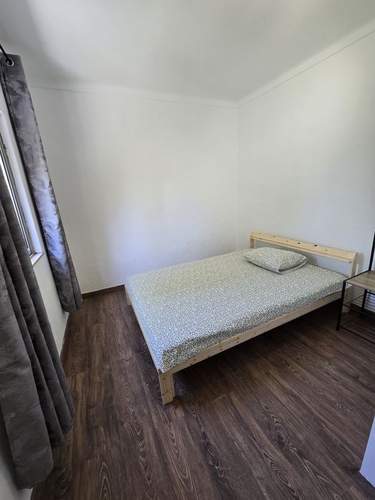 Quarto Solteiro próximo a estação de comboio de Caxias