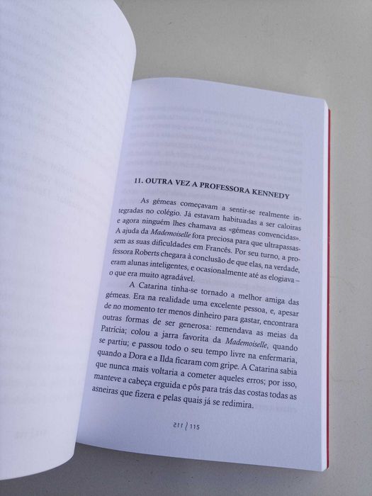 Livro "As gémeas no colégio Santa Clara" NOVO