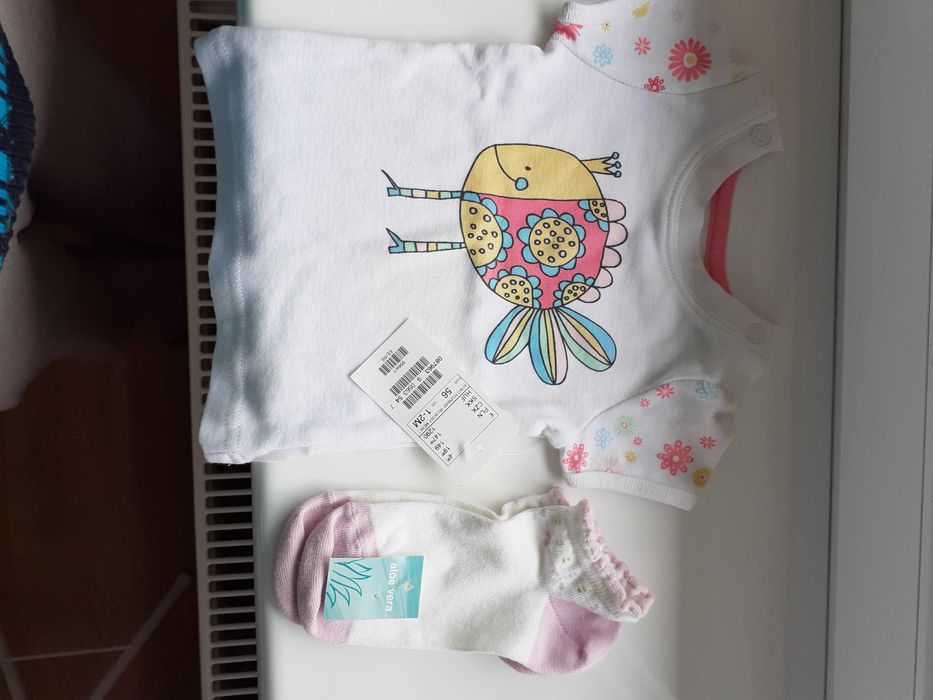 Koszulka H&M 56 cm+skarpetki nowe