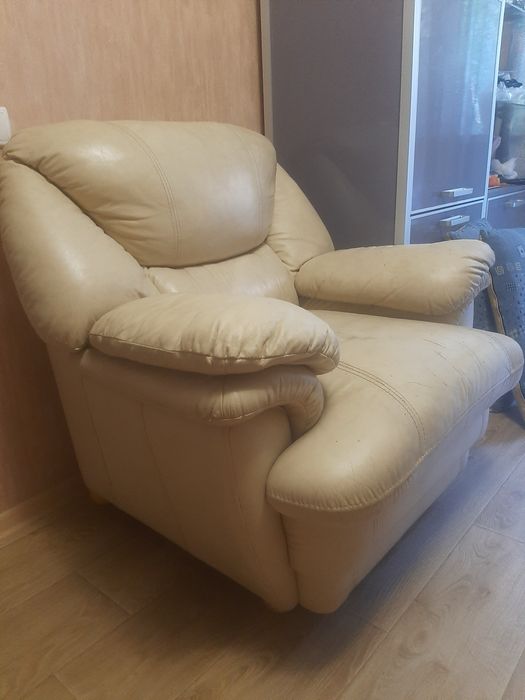 Кресло кожаное Голливуд, цвет -бежевый