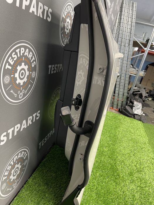 Audi e-tron двері задні ліві комплектні в наявності   колір 7M7M