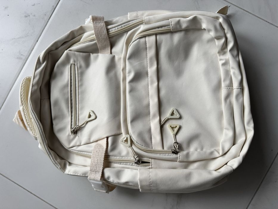 Рюкзак з великою кількістю кишень