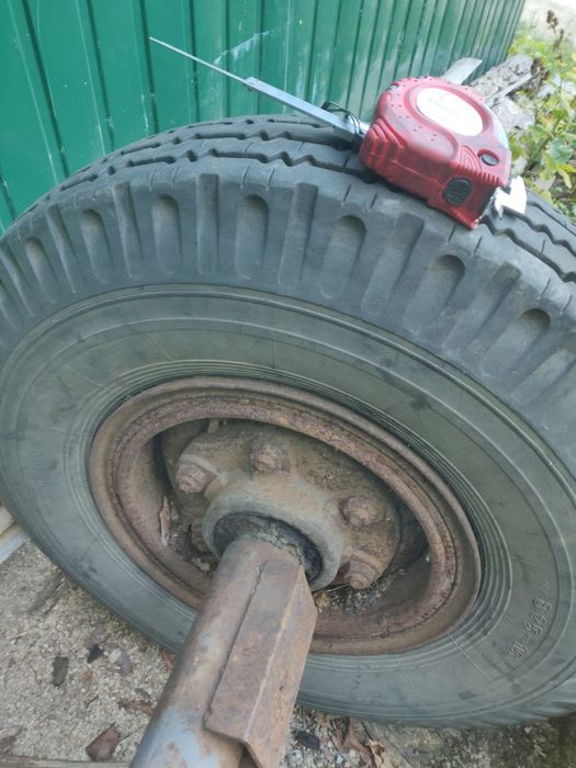 Ось для прицепа с колёсами