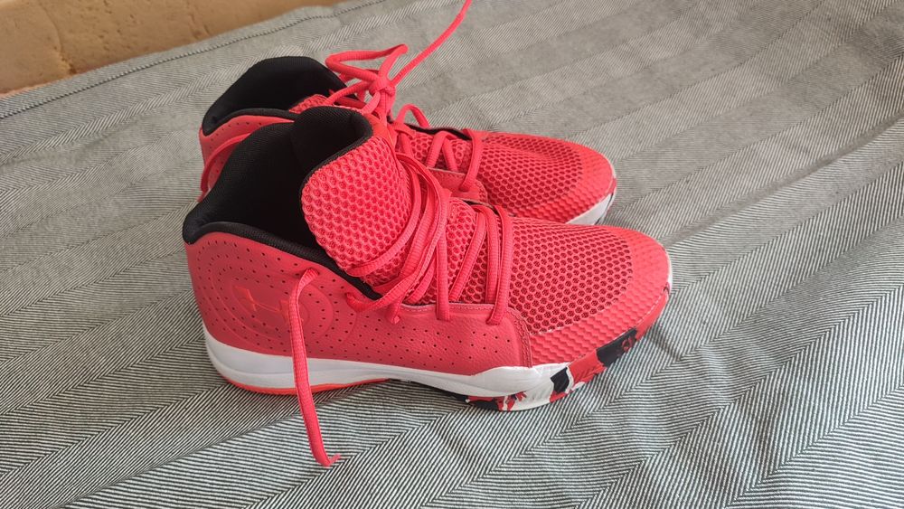 Баскетбольні  кррсівки Under Armour - 39 39