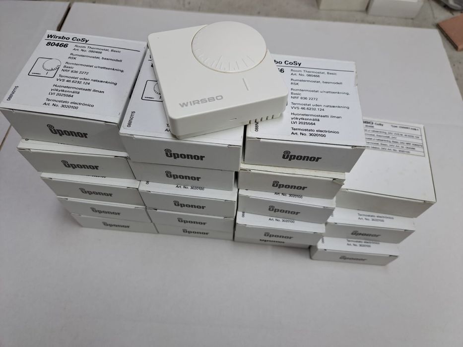 Termostatos e cabeças termostaticas para comando do piso aquecido.