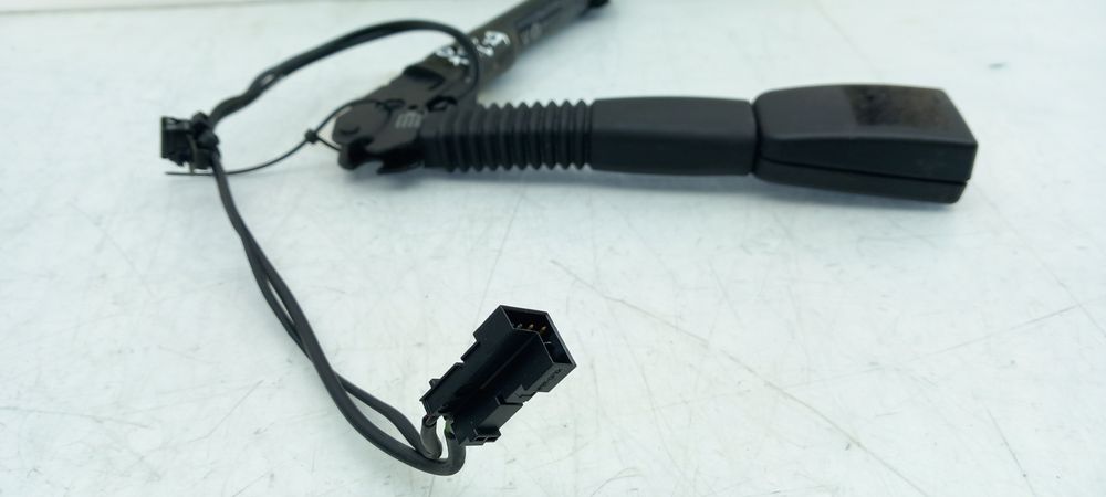 Pré-tensor cinto frente direito BMW 1 (E87)
