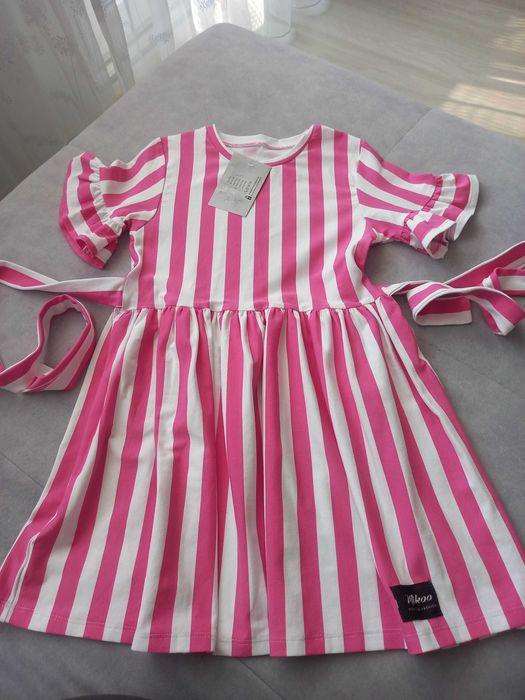 Sukienka w paski dla dziewczynki r. 128-134 mikko nowa