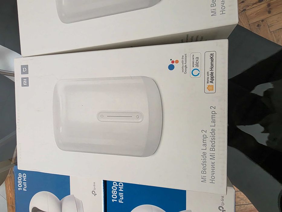 Vendo 2 Mi Bedside Lamp 2 e 2 Câmaras de vigilância Tapo TC70