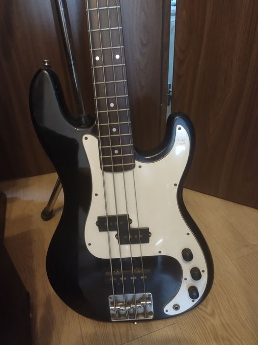 Gitara basowa hohner