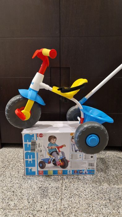 Triciclo Feber como novo