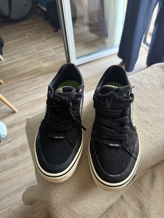 Tenis cariuma como novos 36