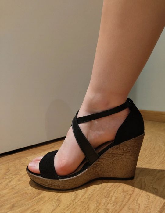 Sandały na koturnie Quazi czarne 37