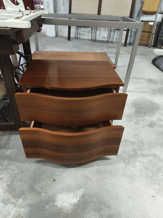 Mesa de cabeceira - cerejeira