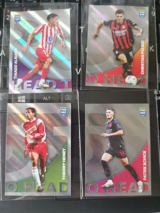 Fifa 365/2026  4 cromos holográficos head to head