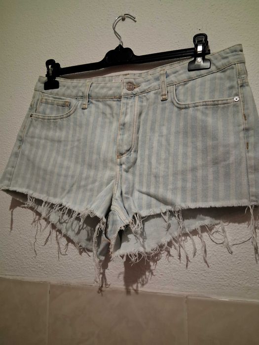 Shorts Pull&Bear e MNG,com camisola H&M.