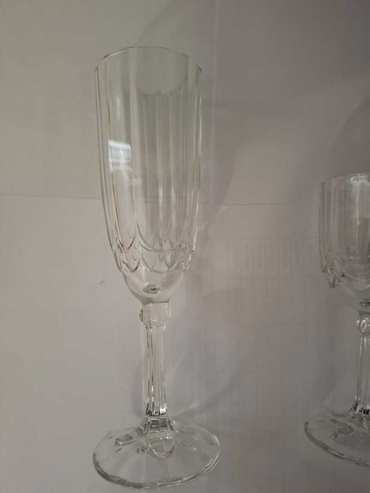 Copos de champanhe, licor e de água em vidro vintage - LUMINARQUE