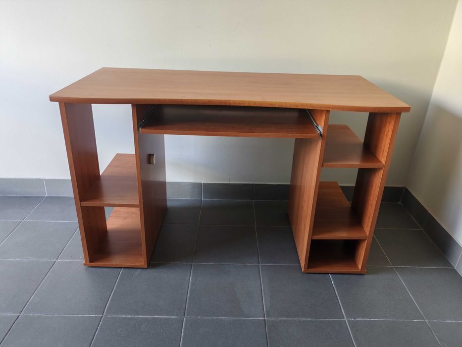 Secretária de Computador com Prateleiras | 130x76x55 cm