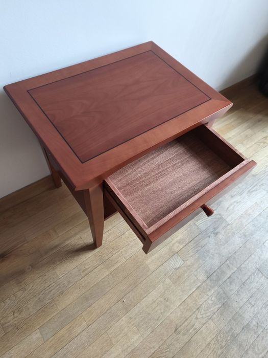 Прикроватна тумбочка, прикроватная тумбочка дерево