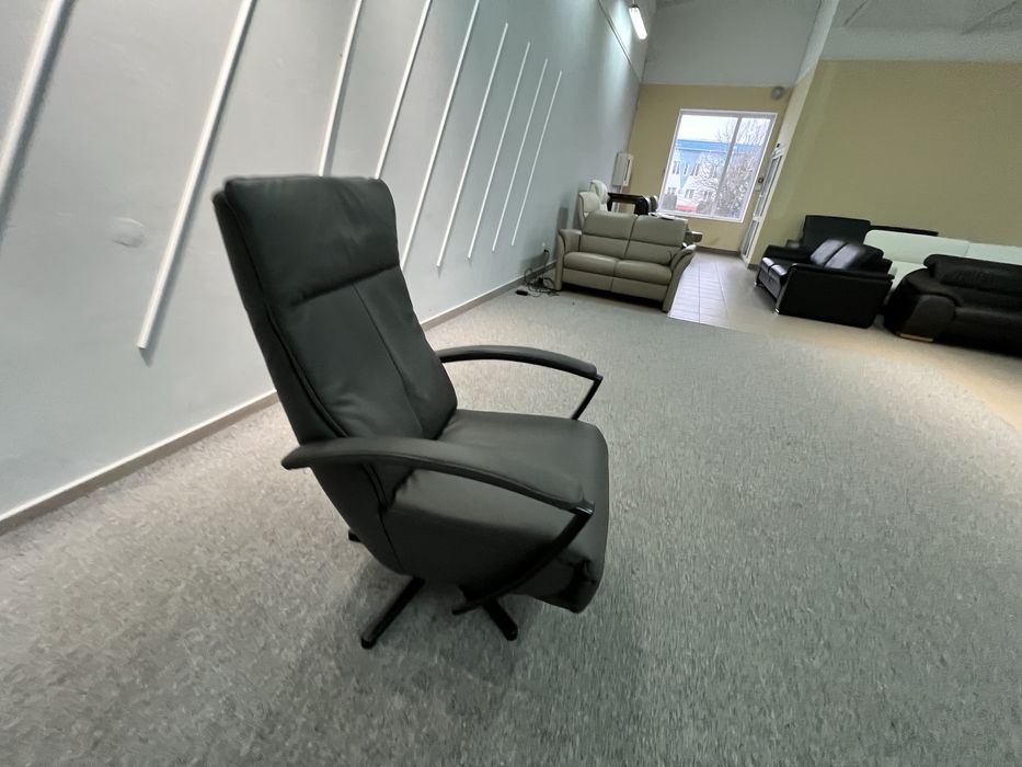 Коісло шкіряне реклайнер темно сіре релакс стан нового