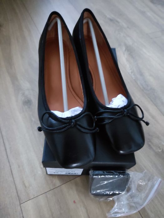 Kazar ADDILYN Niskie czółenka z kokardą