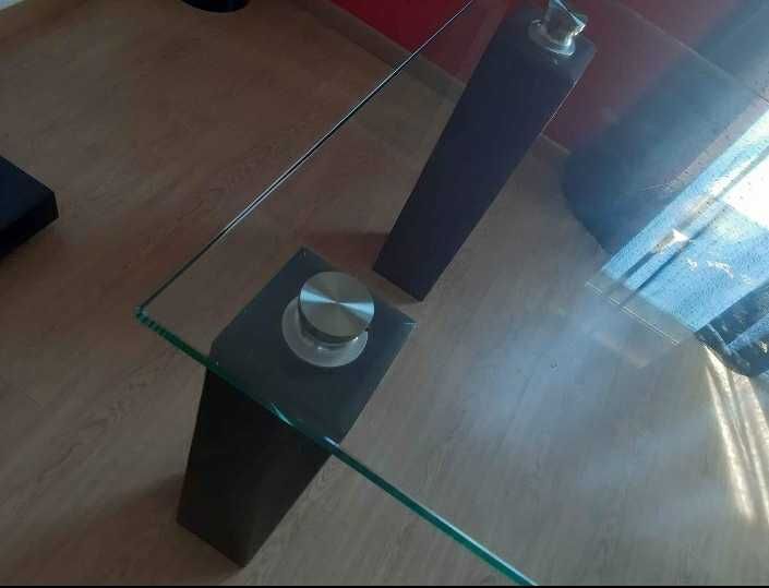 Mesa de jantar 1.60x 0.95 cm com pernas de mármore.